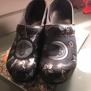 🔥Sanita Sun & Moon Clogs (Final Price!)
